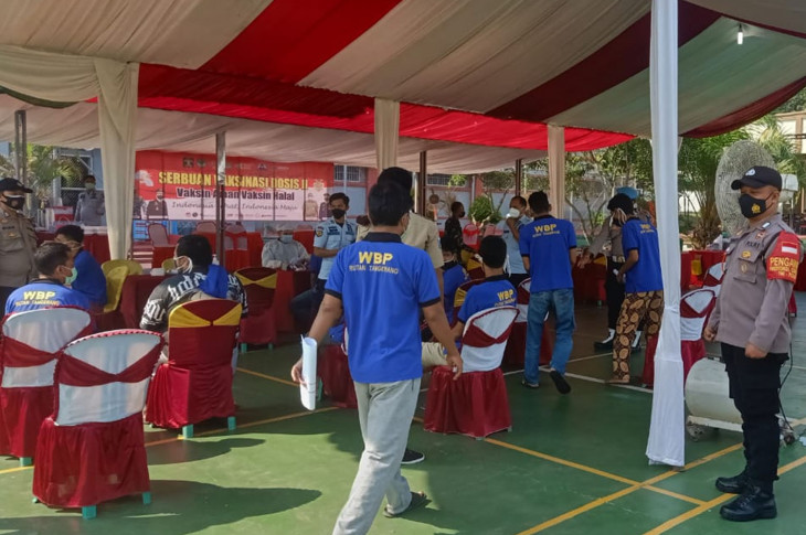 Napi Rutan Kelas I  Kabupaten Tangerang antusias mengikuti vaksinasi tahap kedua kerja-sama Polresta Tangerang dan Dinkes Kabupaten Tangerang.