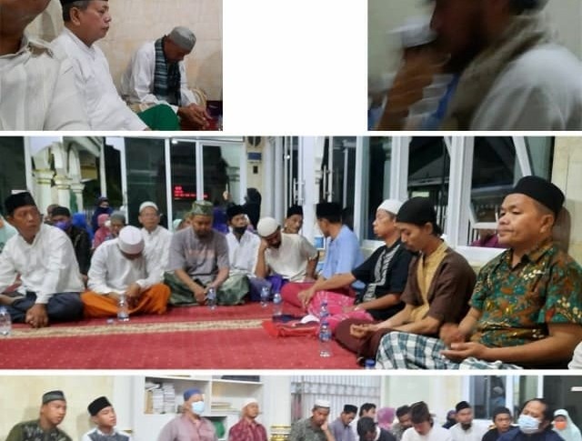 SERATUS lebih jemaah Mushollah Al-Hidayah di Kampung Sukamanah, Sukasari, Kota Tangerang, bergembira-ria merayakan Maulid Nabi Muhammad SAW