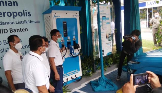 Warga Kota Tangerang dan sekitarnya pemilik kendaraan listrik, mempunyai satu lagi pilihan tempat untuk isi-ulang daya baterai kendaraannya.
