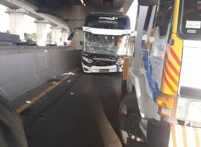 Pasca kecelakaan bus rombongan SMPN 4 Kota Tangerang saat study tour. Dindik mengeluarkan kebijakan pelarangan study tour ke luar daerah.