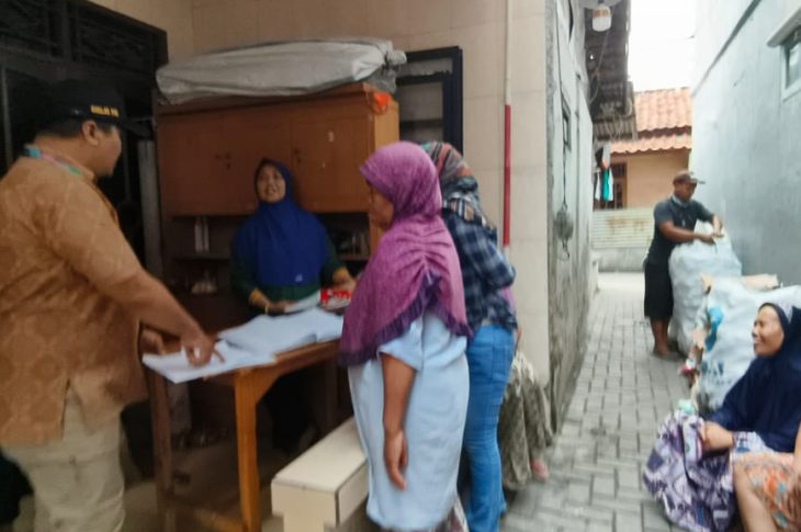 Salah satu upaya meringankan warga dalam membayar PBB, Kelurahan Poris Gaga Baru di Kecamatan Batuceper membuat program Bajak Sawah.