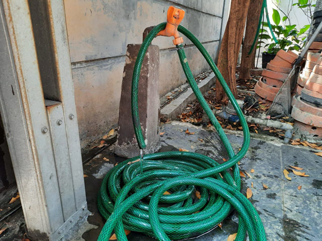 Kejengkelan pelanggan PDAM TB di Kota Tangerang sangat parah karena kucuran air kecil membuat susah keseharian hidup sebulan terakhir.