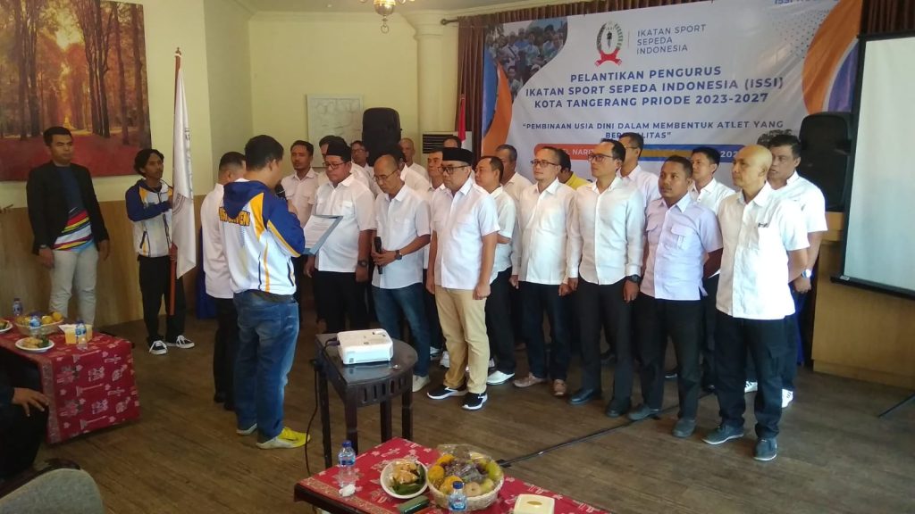 Prosesi pelantikan Pengurus Ikatan Sport Sepeda Indonesia (ISSI) Kota Tangerang periode 2023-2027 berlangsung khidmat di Aula Hotel Narita