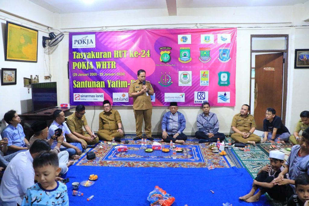 Pokja Wartawan Harian Tangerang Raya (WHTR) menggelar tasyakuran dengan memberi santunan kepada yatim-piatu dalam rangka merayakan HUT ke-24