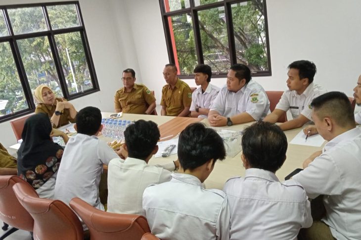 UPT Samsat Cikokol melakukan sejumlah terobosan dalam upaya pengoptimalan pendapatan dari PKB, salah satunya adalah intensifikasi kendaraan bermotor belum mendaftar ulang (KBMDU)