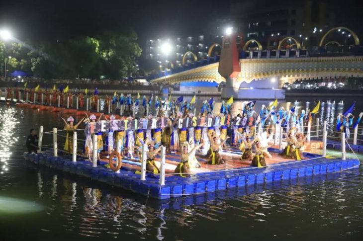 Salah satu event pariwisata terbesar di Kota Tangerang, Festival Cisadane kembali digelar dan dibuka di bantaran Sungai Cisadane, kawasan Benteng Makasar, Kota Tangerang, Sabtu (20/7/2024) malam.