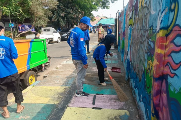 Demokrat Kota Tangerang Gelar Gerakan Langit Biru Indonesia Asri di Kampung Bekelir